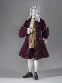 history-of-fashion:  ab. 1730 Waistcoat (Europe)(The Los Angeles