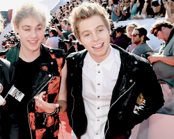  5 Seconds of Summer attend the 2014 MTV Video Music Awards