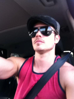 celebpits:  Josh HendersonThanks!
