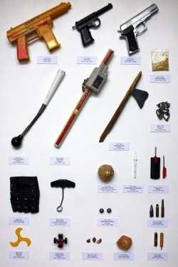 jaidefinichon:  Profesor expone 30 años de objetos confiscados