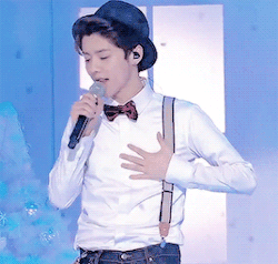 meiren-menglu:  Luhan x Christmas Day compilation…. 