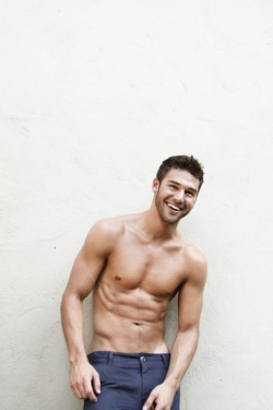 somenaughtylad:Ryan Guzman