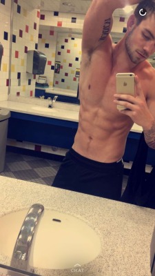 hotfamousmen:  Dustin McNeer