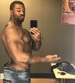 Jeremy Cullens - Big leg/ass jean problems.