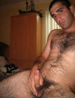 hairy-shoulders:Uncut peeler