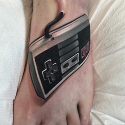 gamerink:    NES gamepad tattoo done by @brandoom.