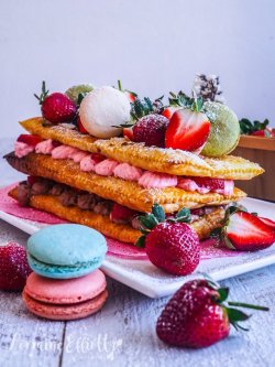 foodffs:  Strawberry Chocolate Mille FeuilleFollow for recipesIs