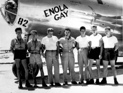 contradictioinadjecto:  Enola Gay y tripulantes. (1945)