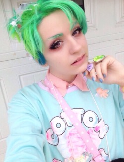 mahouprince:  I needed a style change so I dyed my hair green