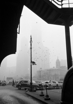 wehadfacesthen:  Fog In New York, 1950, a photo by Walter Sanders
