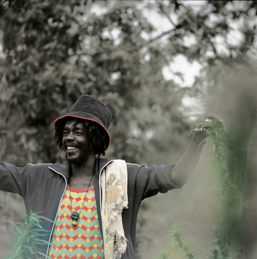 twixnmix:  Peter Tosh photographed by Lee Jaffe in   St. Ann