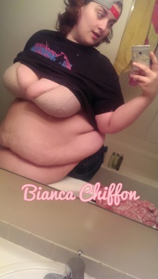 biancachiffon: biancachiffon:  *plop*  My tummy is heavy sometimes.   Bringing this post back, I think its my most successful. 