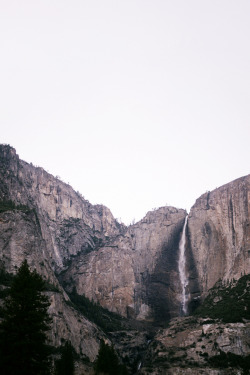 avenuesofinspiration:  Yosemite Waterfalls | Photographer ©