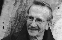 theparisreview:  Philip Levine gave a reading at an event celebrating