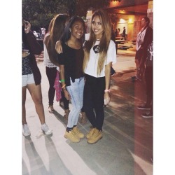 justmine93:  Another picture of Jasmine with a fan at Chris Brown