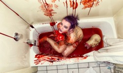 ohmygodbeautifulbitches:  Blood bath Alex Danielle Submitted