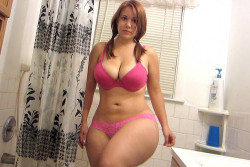 chubby-lady:  http://chubby-lady.tumblr.com/  Awesome curves