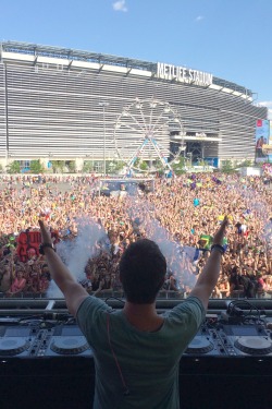 vibegirlsblog:  Electric Daisy Carnival 2014- NY  