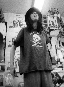 soundsof71: star-bellied-girl: Patti Smith wearing an “eat