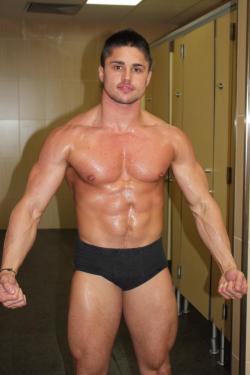 real-houseboys-of-eastern-europe:  Bulgarian muscle boy 