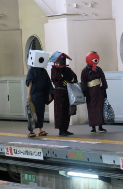 1dietcokeinacan:ninetail-fox: Japanese monsters at the station