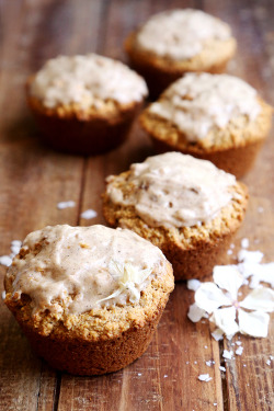 heckyeahvegancupcakes:  Whole Grain Vanilla Cupcakes with Creamy