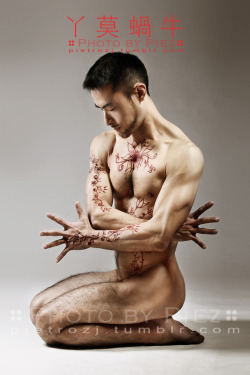 pietrozj:  身體彩繪師：劉綾
