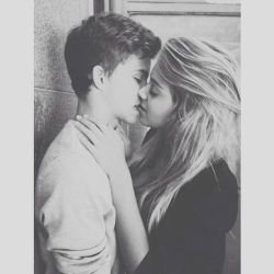 ♥ couple | via Tumblr en We Heart It. http://weheartit.com/entry/79529833/via/emmaamoi