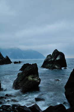 brazenbvll:  Rocks Near The Seaside → (©) 
