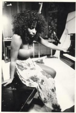  CHAKA KHAN 