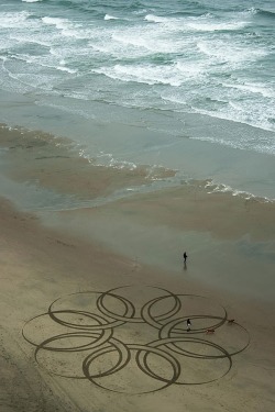 artmonia:  Earthscapes: The City Exposed – Sand Drawings by Andres