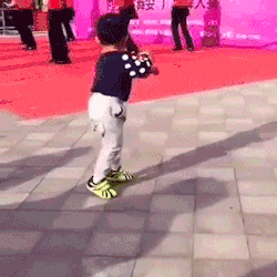 sizvideos:  This little Chinese kid stole the show (full video)