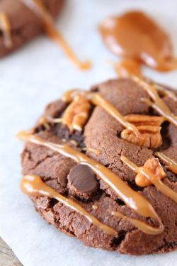 thecakebar:  Chocolate Turtle Cookies 