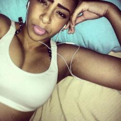 tru-lex:  Sundays  Alexus lips though >>> I want a kiss