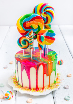 sweetoothgirl:  Psychedelic Rainbow Swirl Lollipop Cake 