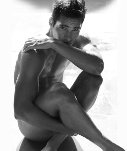 amazingmalenudity:    Marvin Cortes   