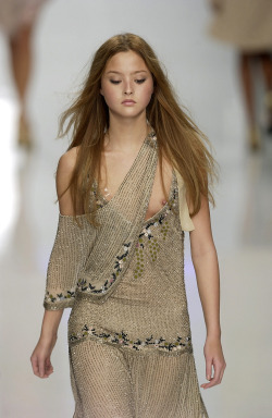 famous-nsfw-tub:  furiousgibbon:  Devon Aoki   Devon Aoki catwalk