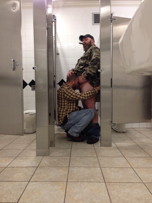 cigarpervdad:  backfur:  Follow www.backfur.tumblr.com for daily updates of BEAR/HAIRY/HORNY/DADDY  GPOYâ€”Jan 2014, feeding cigarpervboy at rest area on Hwy 70   Excuse me sir… That is entirely against store policy. Your going to have to extinguis