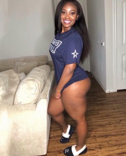 lift24-7everyday:  @briannabette  EVEN THOUGH SHE’S A COWBOYS
