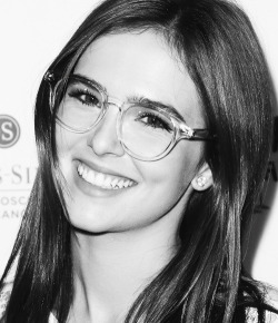 dailyva:     Zoey Deutch at What a Pair! 