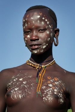    Suri girl with body painting seen in the village Koka, Dietmar