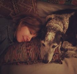 sleater–kinney:  Puppy love @carrie_rachel #tobes (Photo