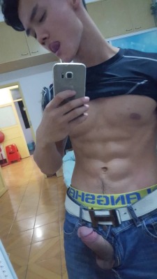 bigccockboi:  gayspecial:  onchai:身材很好又大又粗 http://gayspecial.tumblr.com/archivehttp://malejizz.tumblr.com/archivehttp://shitcum.tumblr.com/archive