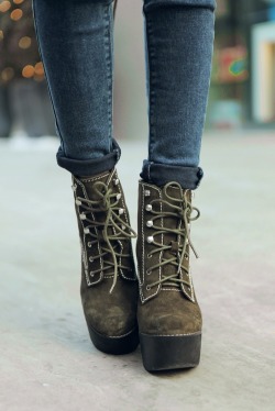 flashstreet:  street style ✖ modern, following back all similar :)