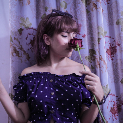 elainezm:Si alguien les envía una canción, sin importar qué,