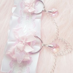 pastel-kink:  Close up of the white and pink Crystal Collar that