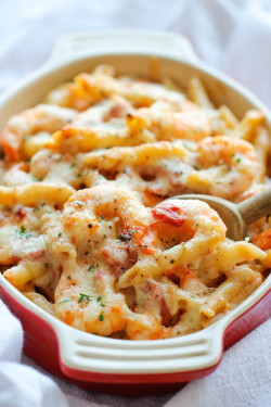 do-not-touch-my-food:  Shrimp Alfredo Pasta Bake 