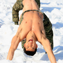 aznboizaresex:  (via We Love Watching the South Korean Army Train