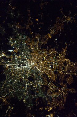 mapsontheweb:  East/West Berlin divide still visible from space