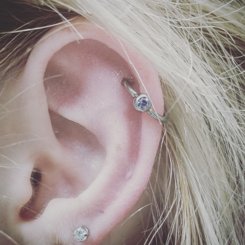 <p>Super fresh cartilage piercing. #decaturillinois #decaturbodyart #amythest #bodyadornmentbyarikahpeacock <br/>
<a href="https://www.instagram.com/p/B5T9xjbFUn9J5GS71cvGHYZNEduuvsZMfTF3tc0/?igshid=7a3koud3vib4">https://www.instagram.com/p/B5T9xjbFUn9J5GS71cvGHYZNEduuvsZMfTF3tc0/?igshid=7a3koud3vib4</a></p>